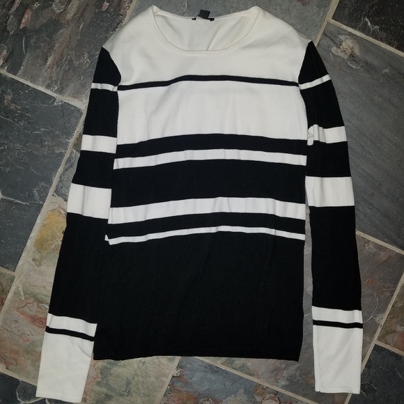 Ann Taylor Sweaters - Classic Ann Taylor lightweight sweater.